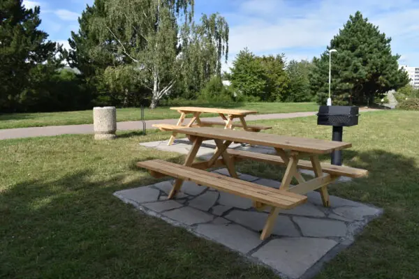 Grilovací / piknikové místo s bylinkovou zahrádkou na Dědině