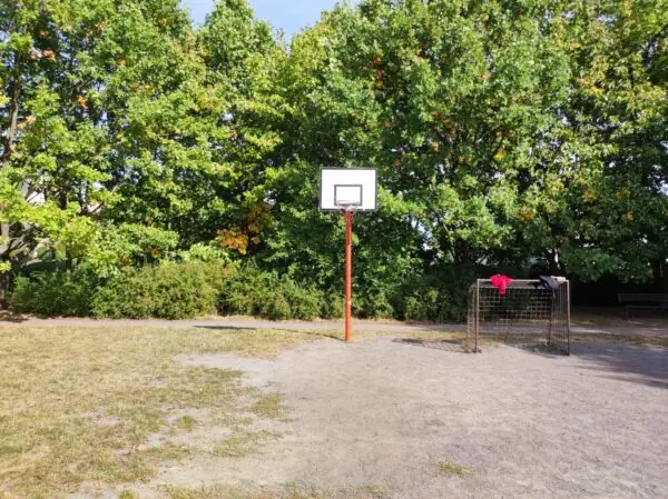 Basketbalové hřiště Na Dědině
