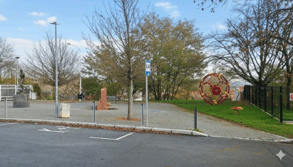 Herní prvky u stadionu Dukla Praha