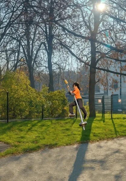 Herní prvky u stadionu Dukla Praha