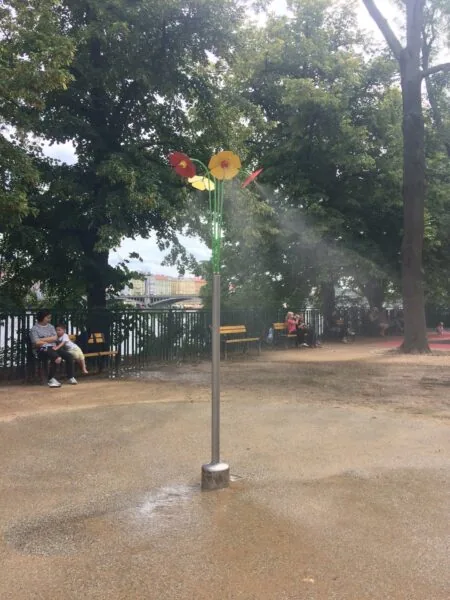 Vodní prvek a pítko na dětském hřišti K Červenému Vrchu Vokovice