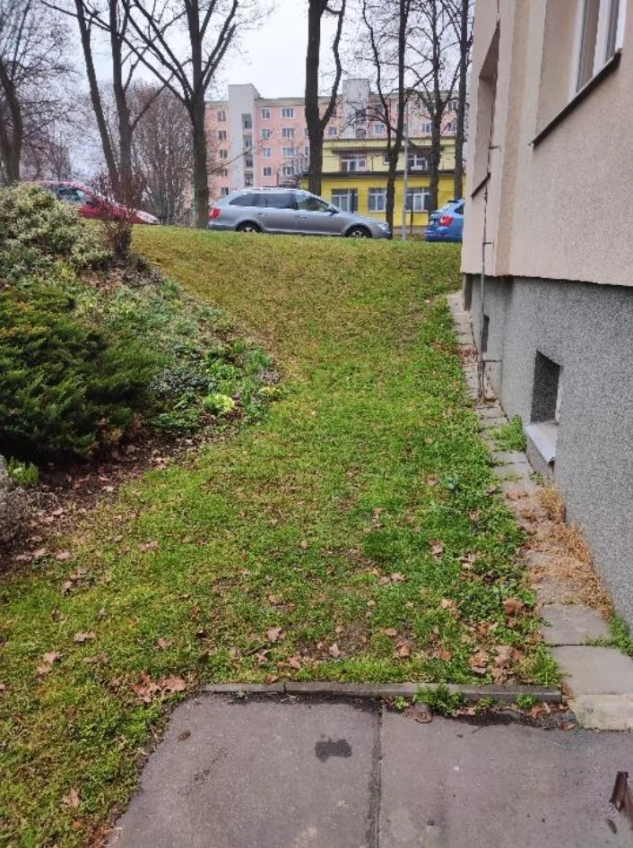 Schody v ulici Janouškova – pohodlný přístup k bytovému domu