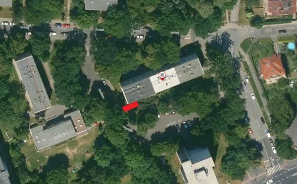 Schody v ulici Janouškova – pohodlný přístup k bytovému domu