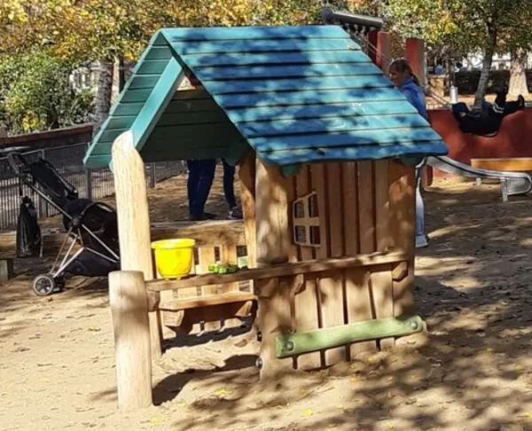 Doplnění hřiště Junácká o pítko, komunitní zázemí a nové prvky