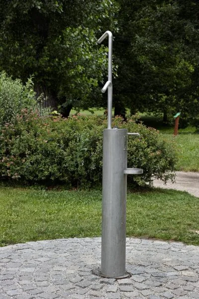 Doplnění hřiště Junácká o pítko, komunitní zázemí a nové prvky