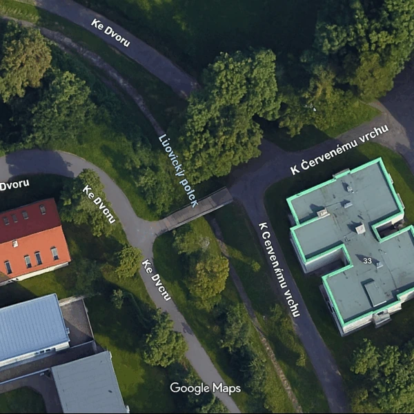 Pěší lávka u Vokovického rybníka