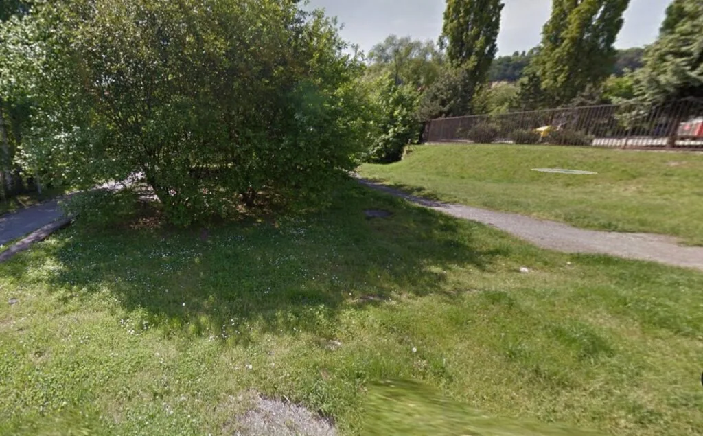 Hustej fingerboard park do parčíku mezi zimákem a ZŠ Dlouhý lán (Bořislavka)