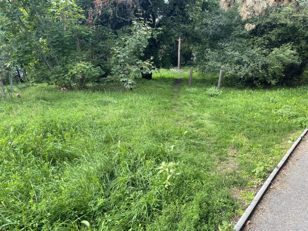 Úprava plochy nad Horoměřickou – přístup k metru a ke stanici autobusů