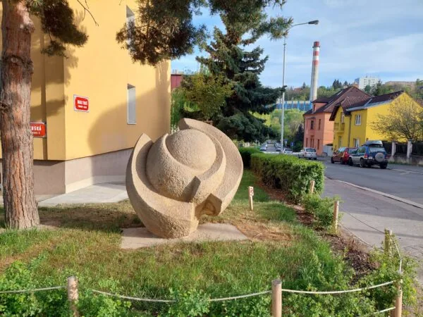 Trasa hry Skryté příběhy s tématem Lidických ořešáků