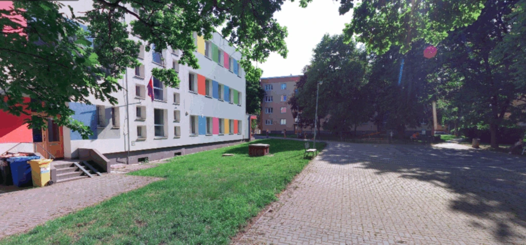 Prostrantví před MŠ Na Okraji