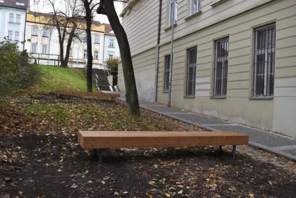 Odpočinkový parčík mezi školami Pod Marjánkou a Marjánka
