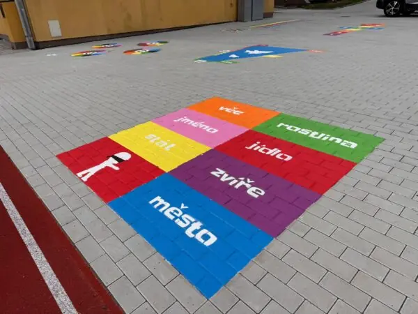 Malované hřiště u ZŠ TGM v Ruzyni