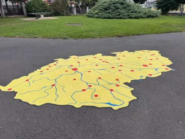 Malované hřiště u ZŠ TGM v Ruzyni